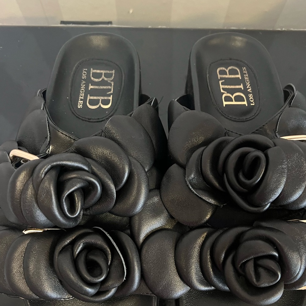 BTB LOS ANGELES

AYANA SLIDE 8 size